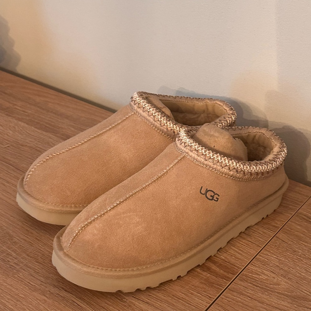 NIB Ugg Tasman Slippers in Mustard Seed (light tan) Women’s size 9